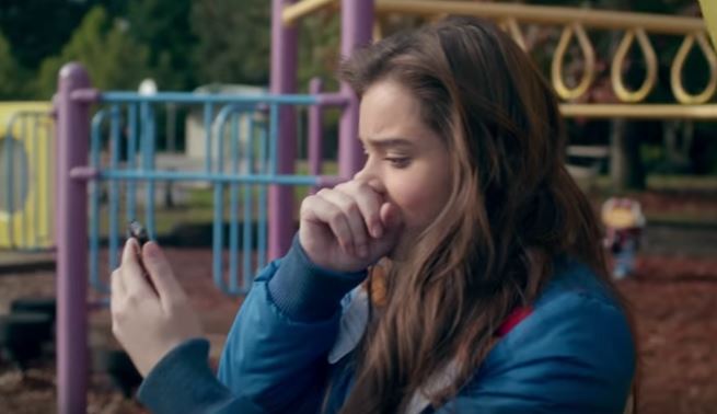 REVIEW – Hailee Steinfeld steals the show in “The Edge of Seventeen”